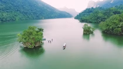 Lake neighborhood develops community tourism