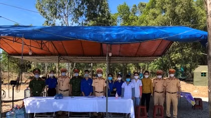Quang Nam police participate actively in preventing COVID-19