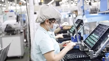 Singapore becomes biggest investor in Vietnam during Jan-April