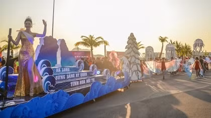 Debut winter festival in Ha Long lures thousands of visitors