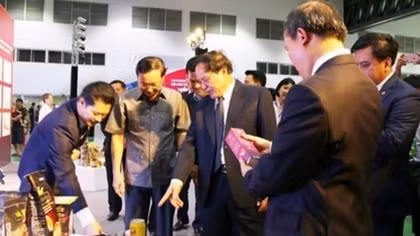 Vietnam-Laos trade fair helps promote bilateral economic ties