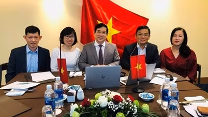 Vietnam shares experience in combating COVID-19 with Asian peers