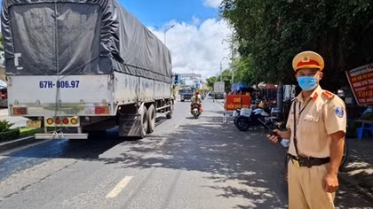 Mekong Delta province imposes social distancing as infections rise