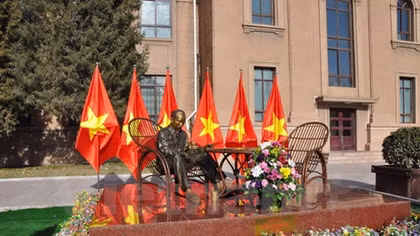 Embassy in China unveils statue of President Ho Chi Minh