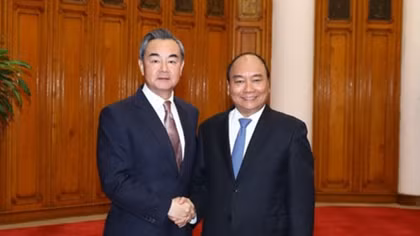 PM Phuc welcomes Chinese Foreign Minister