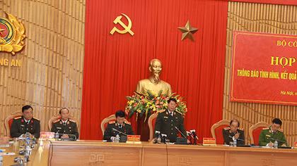 Deputy Minister Bui Van Nam chairs press conference on task performance of PSF in 2017
