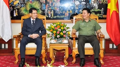 Vice Minister of Public Security Bui Van Thanh receives international partners