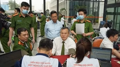 More than 100 Police officers voluntarily donate blood