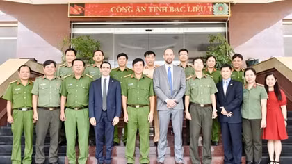 Delegation of US Embassy in Vietnam works with Bac Lieu Police