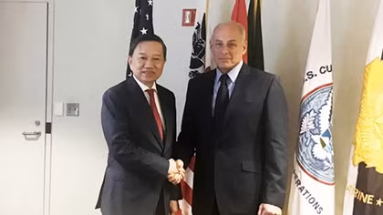Minister To Lam has talks with US Secretary of Homeland Security John Kelly 