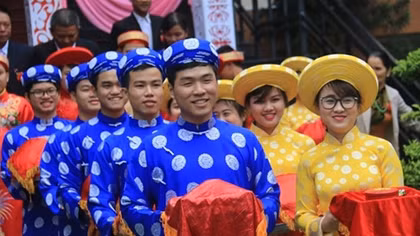 Beautiful collective wedding held on a rainy day in Da Nang 