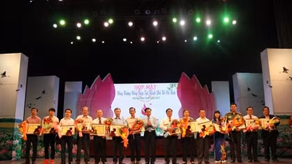 Public Security Newspaper receives certificate of merit for its contribution to local social security 