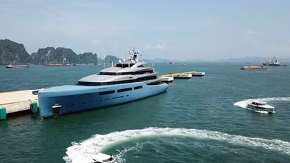 Super yacht of Tottenham Hotspur's owner visit Halong Bay