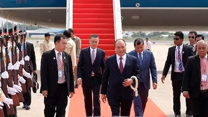PM Phuc arrives in Cambodia for Mekong-Lancang summit