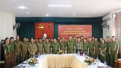 Vietnam, Laos share experience in manhunt cooperation