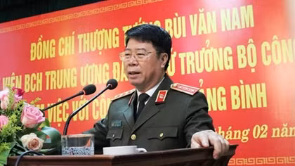 Deputy Minister Bui Van Nam works with Quang Binh Provincial Police 