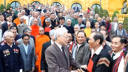Party, State leader receives outstanding ethnic minority figures