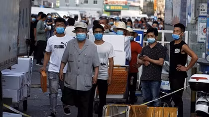 Beijing district in 'wartime emergency' after virus spike shuts market