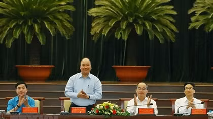 PM Nguyen Xuan Phuc speaks of highly-skilled workers’ role