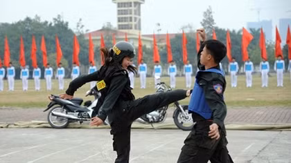 Female special police – iron flower of Vietnam Police
