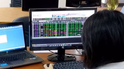 VN-Index slightly rises to stand at 1,026.8 points