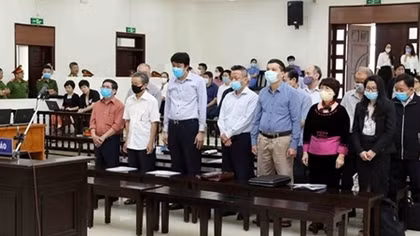 Ex-leaders of State-owned steel firms stand trial