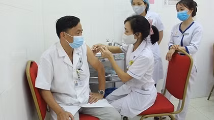 First officers of 198 Hospital get jabs with AstraZeneca vaccine