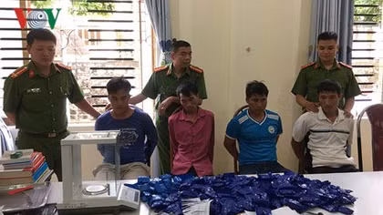 Four caught red-handed smuggling 54,000 meth pills