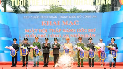 “Light up Dreams of Public Security Youth” Festival kicks off