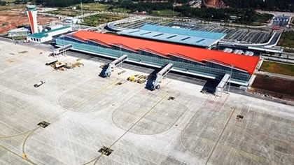 Vietnam Airlines launches HCM City-Van Don route