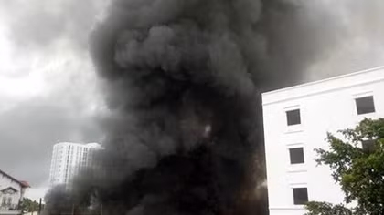 Huge fire destroys HCM City broom factory