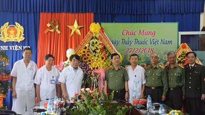 Deputy Minister Nguyen Van Son visits Hospital 199