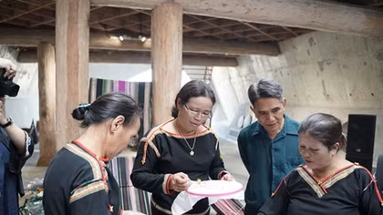 Indonesia - Vietnam cultural exchange through Batik and Brocade Weaving 