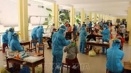 Over 1,450 stranded tourists to return to Hanoi, HCM City from Da Nang