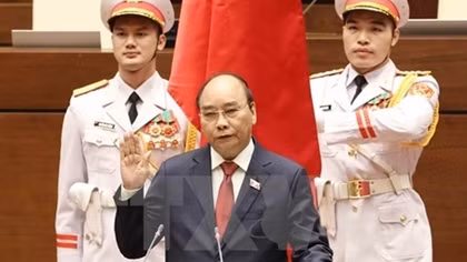 Leaders of countries, WEF congratulate new leaders of Vietnam