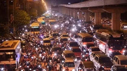 Hanoi plans solutions to increase public transport use