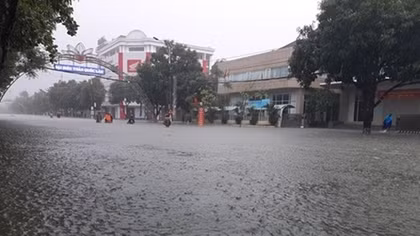 Ha Tinh to relocate 45,000 residents from flooded areas
