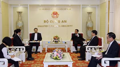 Deputy Minister Le Tan Toi receives Iranian Ambassador
