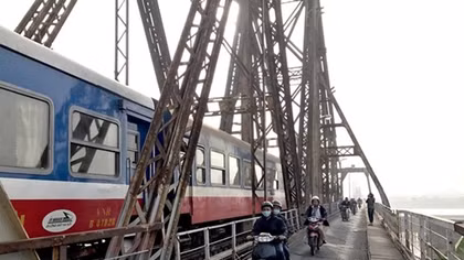 104-year-old Long Bien Bridge to undergo surface recoating
