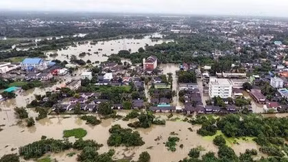Heavy flood hits south Thailand, kills 11 people