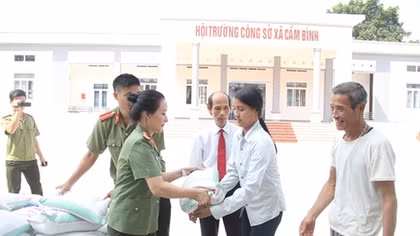 CAND Newspaper supports flood victims in Thanh Hoa