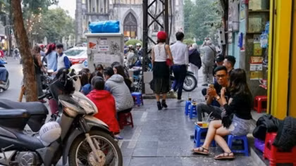 Hanoi to clear sidewalks of cars, beer joints