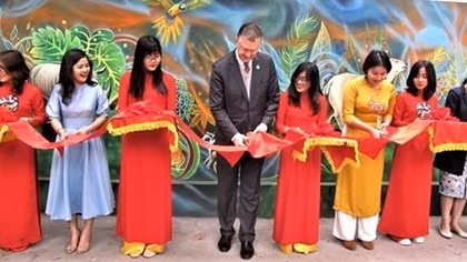 Mural painting to raise awareness of environment inaugurated in Hanoi