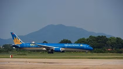 Vietnam Airlines suspends carrying passengers from Europe to Vietnam