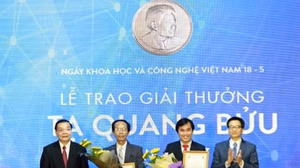 “Ta Quang Buu Award” granted to two outstanding scientists