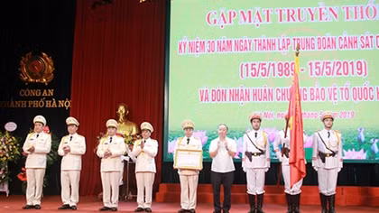 Mobile Police of Hanoi receives noble award