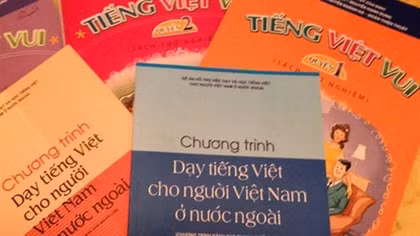 Project improves Vietnamese teaching for expatriates
