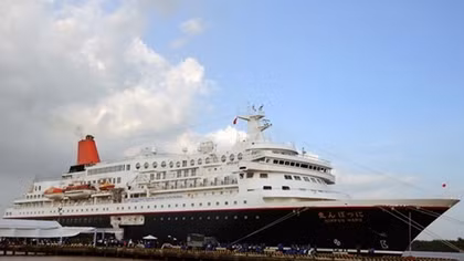Young Vietnamese leaders set sail