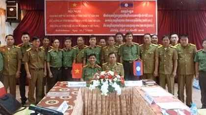 Police of Vietnamese and Lao provinces promote cooperation