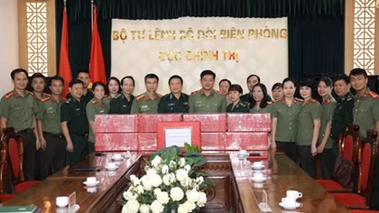 MPS Office presents 1,000 national flags to fishermen 